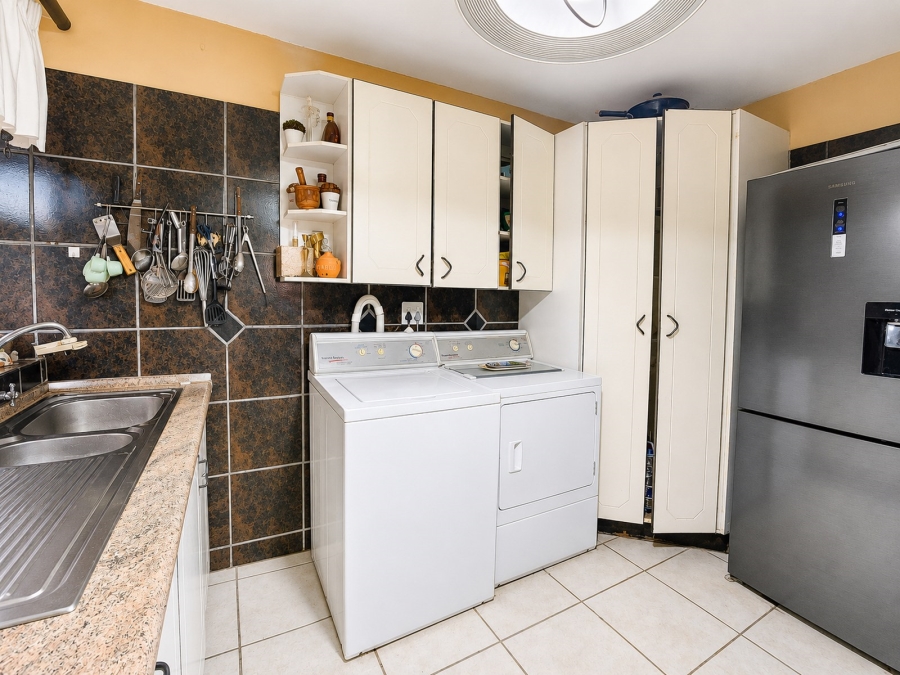 5 Bedroom Property for Sale in Wavecrest Eastern Cape